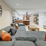 Nyaraló Shanti - A Luxury 3br House With Rooftop Terrace