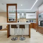 Shanti - A Luxury 3br House With Rooftop Terrace *