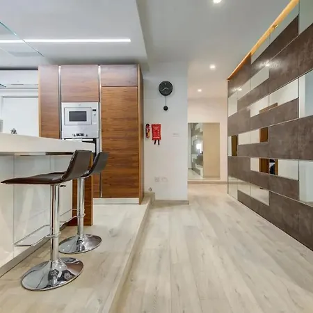 Shanti - A Luxury 3br House With Rooftop Terrace Hébergement de vacances Naxxar