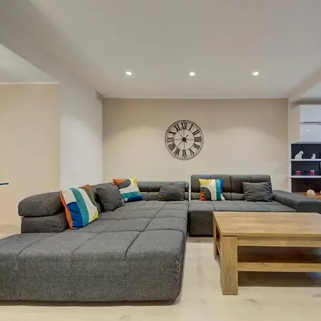 Ferienhaus Shanti - A Luxury 3br House With Rooftop Terrace Naxxar