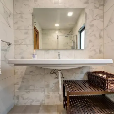 Hébergement de vacances Shanti - A Luxury 3br House With Rooftop Terrace *