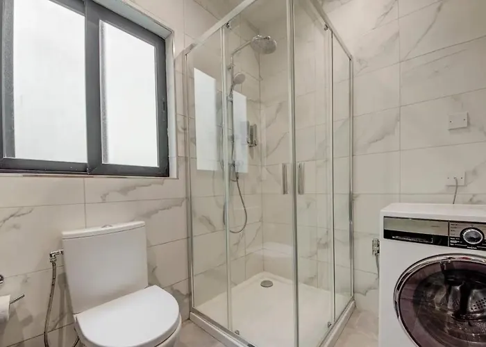 Shanti - A Luxury 3br House With Rooftop Terrace * Naxxar