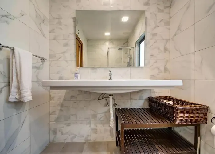 Hébergement de vacances Shanti - A Luxury 3br House With Rooftop Terrace *