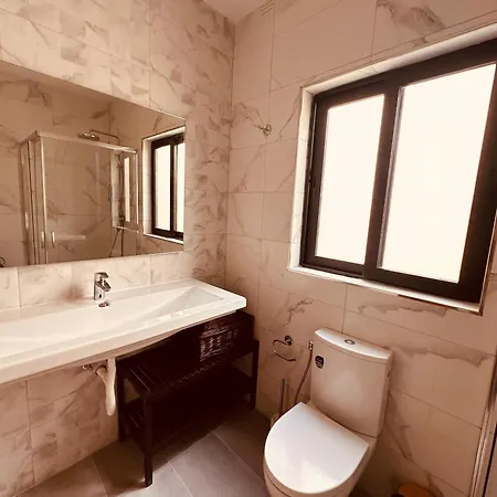 Shanti - A Luxury 3br House With Rooftop Terrace בית נופש