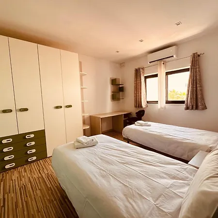 בית נופש Shanti - A Luxury 3br House With Rooftop Terrace *