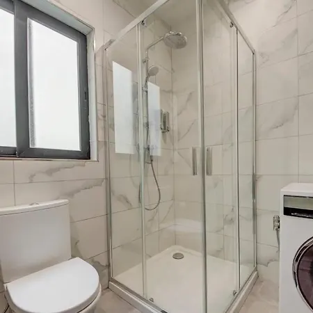 Shanti - A Luxury 3br House With Rooftop Terrace * Naxxar