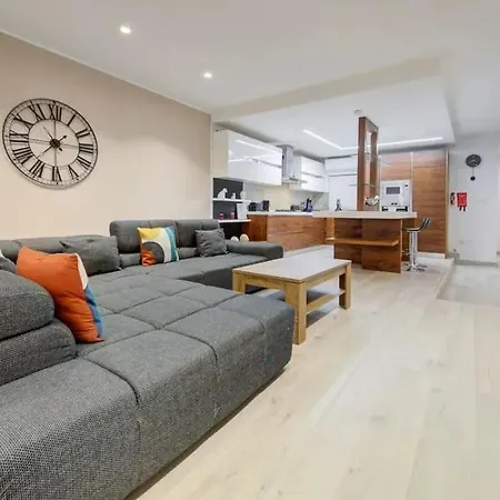 Shanti - A Luxury 3br House With Rooftop Terrace *