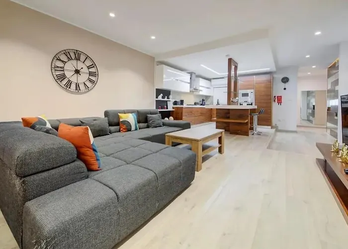 Shanti - A Luxury 3br House With Rooftop Terrace *